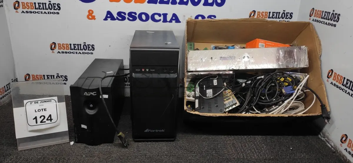 LOTE 124 - 01 GERENCIADOR DE ENERGIA MODELO PM-2.2 MARCAS PENTACUSTICA, 01 GABINETE, 01 NOBREAK DE 1.500VA, 01 FONTE UNIVERSAL MARCA MULTILASER, VÁRIAS MEMÓRIAS DE PC, ROTEADORES, ADAPTADORES DE REDE CABOS E ELETRÔNICOS DIVERSOS. (NO ESTADO) ATENÇÃO! FAZER A VISITAÇÃO ANTES DE ARREMATAR, NÃO SABEMOS SE FUNCIONA, LEILÃO NÃO TEM GARANTIA E NEM DEVOLUÇÃO, SUJEITO A POSSÍVEIS AVARIAS VISÍVEIS/OCULTAS E/OU AUSÊNCIA DE COMPONENTES.