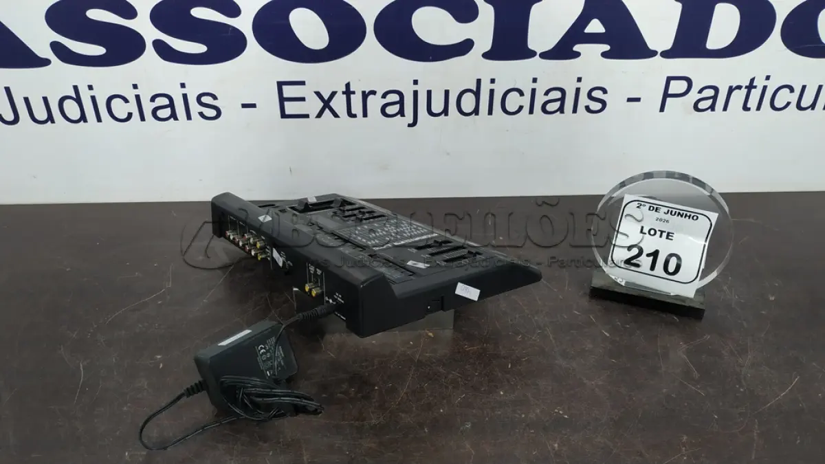 LOTE 210 - 01 MIXER DE EFEITOS ÁUDIO E VÍDEO MODELO V-6300 MARCA AMBICO. (NO ESTADO) ATENÇÃO! FAZER A VISITAÇÃO ANTES DE ARREMATAR, NÃO SABEMOS SE FUNCIONA, LEILÃO NÃO TEM GARANTIA E NEM DEVOLUÇÃO, SUJEITO A POSSÍVEIS AVARIAS VISÍVEIS/OCULTAS E/OU AUSÊNCIA DE COMPONENTES.