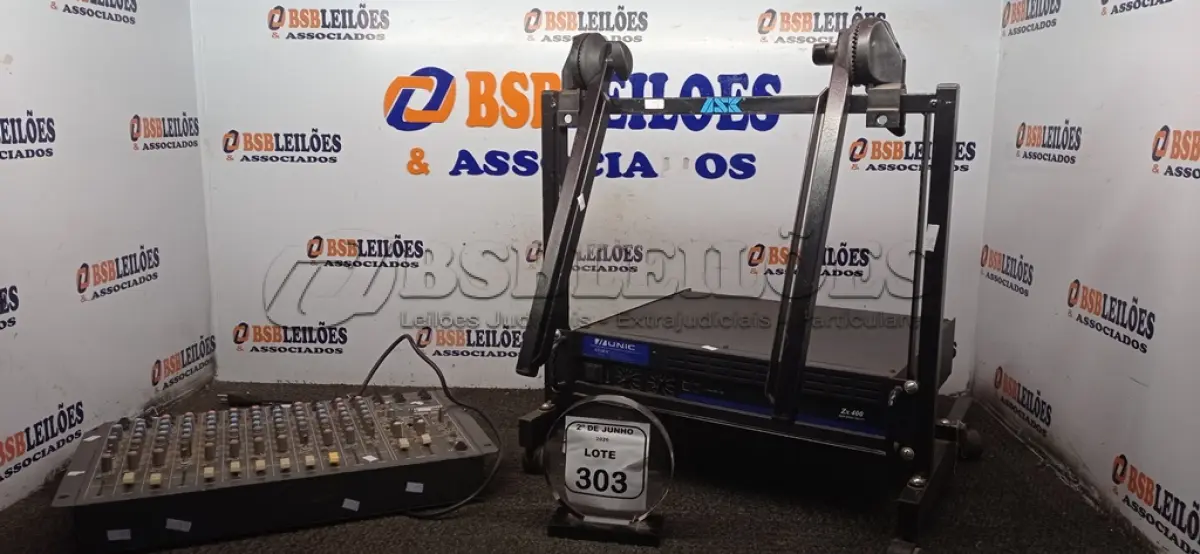 LOTE 303 - 01 MESA DE SOM MODELO AMW 12 ES MARCA CICLOTRON E 01 AMPLIFICADOR MODELO ZX 400 MARCA UNIC. (NO ESTADO) ATENÇÃO! FAZER A VISITAÇÃO ANTES DE ARREMATAR, NÃO SABEMOS SE FUNCIONA, LEILÃO NÃO TEM GARANTIA E NEM DEVOLUÇÃO, SUJEITO A POSSÍVEIS AVARIAS VISÍVEIS/OCULTAS E/OU AUSÊNCIA DE COMPONENTES.