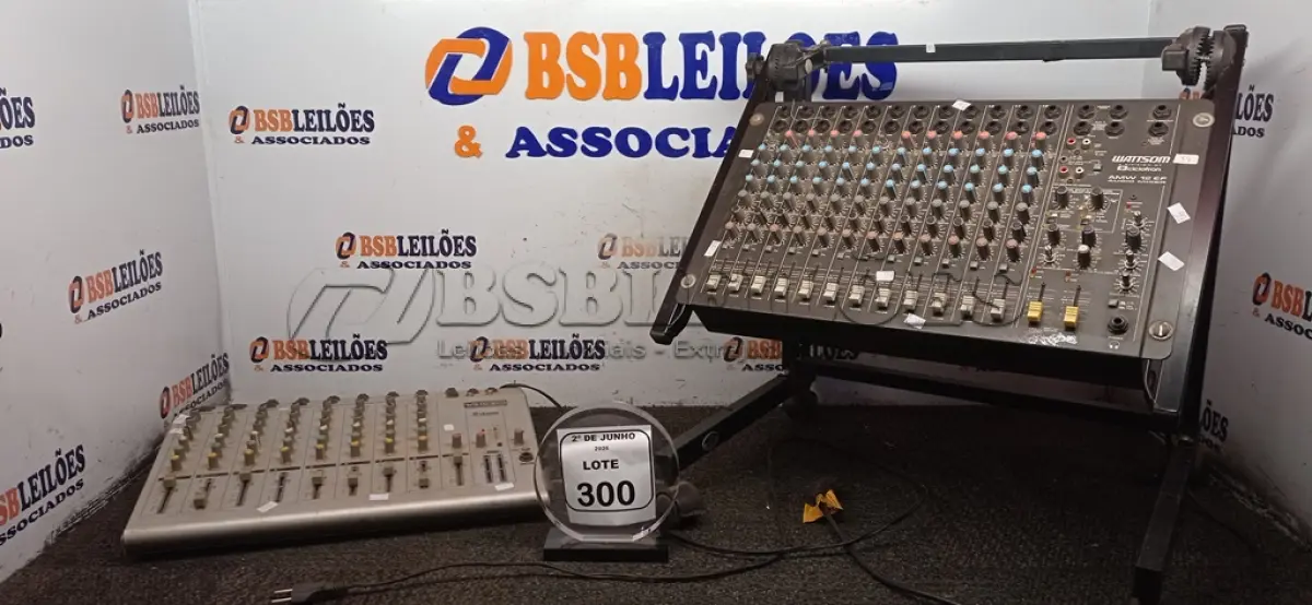 LOTE 300 - 01 MESA DE SOM MODELO AMW 12 EF MARCA CICLOTRON E 01 MESA DE SOM MODELO WS 08-02 MARCA STANER. (NO ESTADO) ATENÇÃO! FAZER A VISITAÇÃO ANTES DE ARREMATAR, NÃO SABEMOS SE FUNCIONA, LEILÃO NÃO TEM GARANTIA E NEM DEVOLUÇÃO, SUJEITO A POSSÍVEIS AVARIAS VISÍVEIS/OCULTAS E/OU AUSÊNCIA DE COMPONENTES.