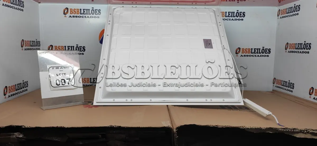 LOTE 097 - 10 LUMINÁRIAS DE EMBUTIR DE 40W MARCA KIAN. (NO ESTADO) ATENÇÃO! FAZER A VISITAÇÃO ANTES DE ARREMATAR, NÃO SABEMOS SE FUNCIONA, LEILÃO NÃO TEM GARANTIA E NEM DEVOLUÇÃO, SUJEITO A POSSÍVEIS AVARIAS VISÍVEIS/OCULTAS E/OU AUSÊNCIA DE COMPONENTES.