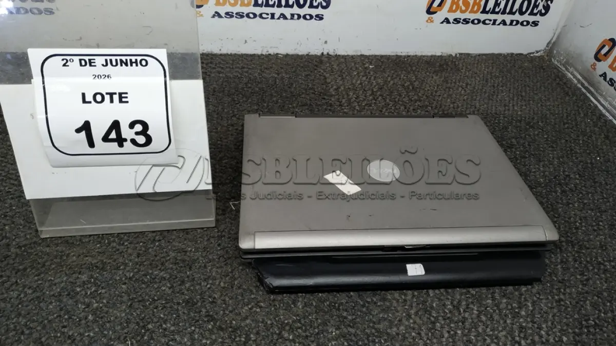 LOTE 143 - 01 NOTEBOOK MARCA DELL SEM FONTE. (NO ESTADO) ATENÇÃO! FAZER A VISITAÇÃO ANTES DE ARREMATAR, NÃO SABEMOS SE FUNCIONA, LEILÃO NÃO TEM GARANTIA E NEM DEVOLUÇÃO, SUJEITO A POSSÍVEIS AVARIAS VISÍVEIS/OCULTAS E/OU AUSÊNCIA DE COMPONENTES.