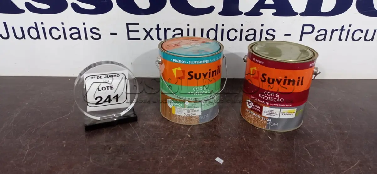 LOTE 241 - 02 LATAS DE TINTA ESMALTE PARA MADEIRAS E METAIS DE 3,6L NA COR BRILHANTE AMARELO OURO MARCA SUVINIL. (NO ESTADO) ATENÇÃO! FAZER A VISITAÇÃO ANTES DE ARREMATAR, NÃO SABEMOS SE FUNCIONA, LEILÃO NÃO TEM GARANTIA E NEM DEVOLUÇÃO, SUJEITO A POSSÍVEIS AVARIAS VISÍVEIS/OCULTAS E/OU AUSÊNCIA DE COMPONENTES.