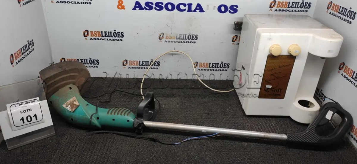 LOTE 101 - 01 PURIFICADOR DE ÁGUA 220V MARCA SOFT E 01 ROÇADEIRA. (NO ESTADO) ATENÇÃO! FAZER A VISITAÇÃO ANTES DE ARREMATAR, NÃO SABEMOS SE FUNCIONA, LEILÃO NÃO TEM GARANTIA E NEM DEVOLUÇÃO, SUJEITO A POSSÍVEIS AVARIAS VISÍVEIS/OCULTAS E/OU AUSÊNCIA DE COMPONENTES.