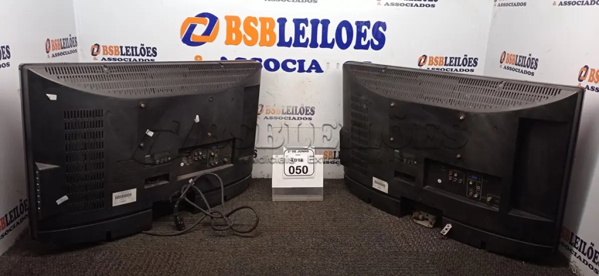LOTE 050 - 02 TVS 26’’ MARCA AOC. (NO ESTADO) ATENÇÃO! FAZER A VISITAÇÃO ANTES DE ARREMATAR, NÃO SABEMOS SE FUNCIONA, LEILÃO NÃO TEM GARANTIA E NEM DEVOLUÇÃO, SUJEITO A POSSÍVEIS AVARIAS VISÍVEIS/OCULTAS E/OU AUSÊNCIA DE COMPONENTES.