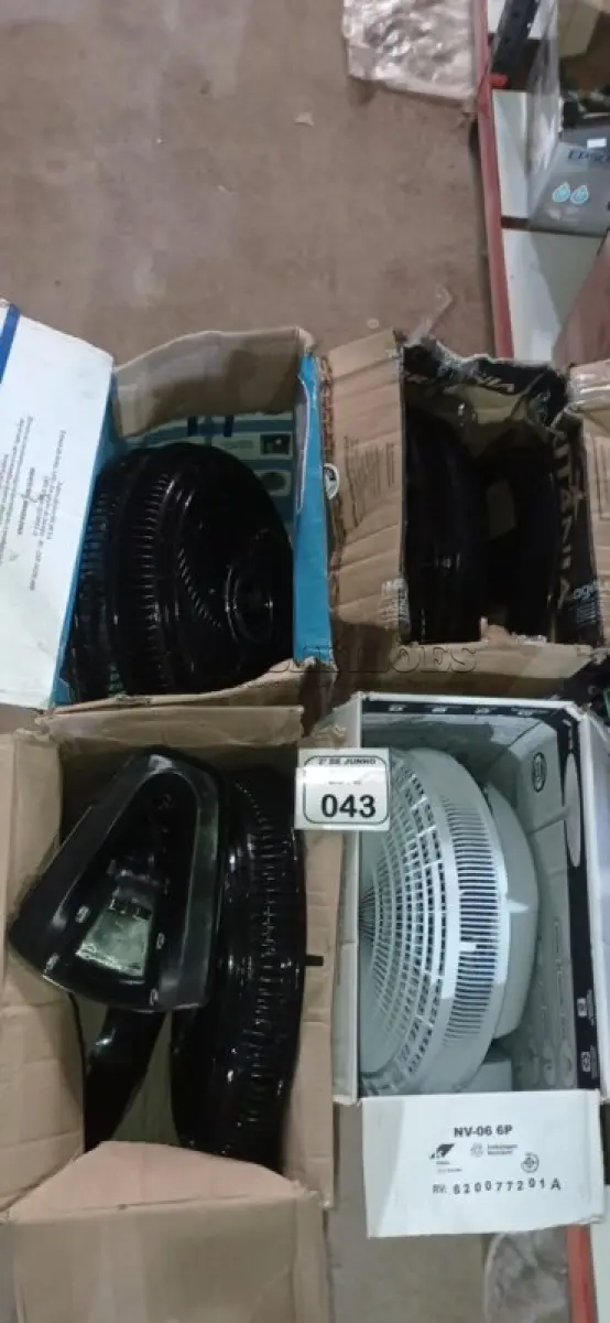 LOTE 043 - 04 VENTILADORES 220V MARCA MONDIAL DESMONTADOS INCOMPLETOS. (NO ESTADO) ATENÇÃO! FAZER A VISITAÇÃO ANTES DE ARREMATAR, NÃO SABEMOS SE FUNCIONA, LEILÃO NÃO TEM GARANTIA E NEM DEVOLUÇÃO, SUJEITO A POSSÍVEIS AVARIAS VISÍVEIS/OCULTAS E/OU AUSÊNCIA DE COMPONENTES.
