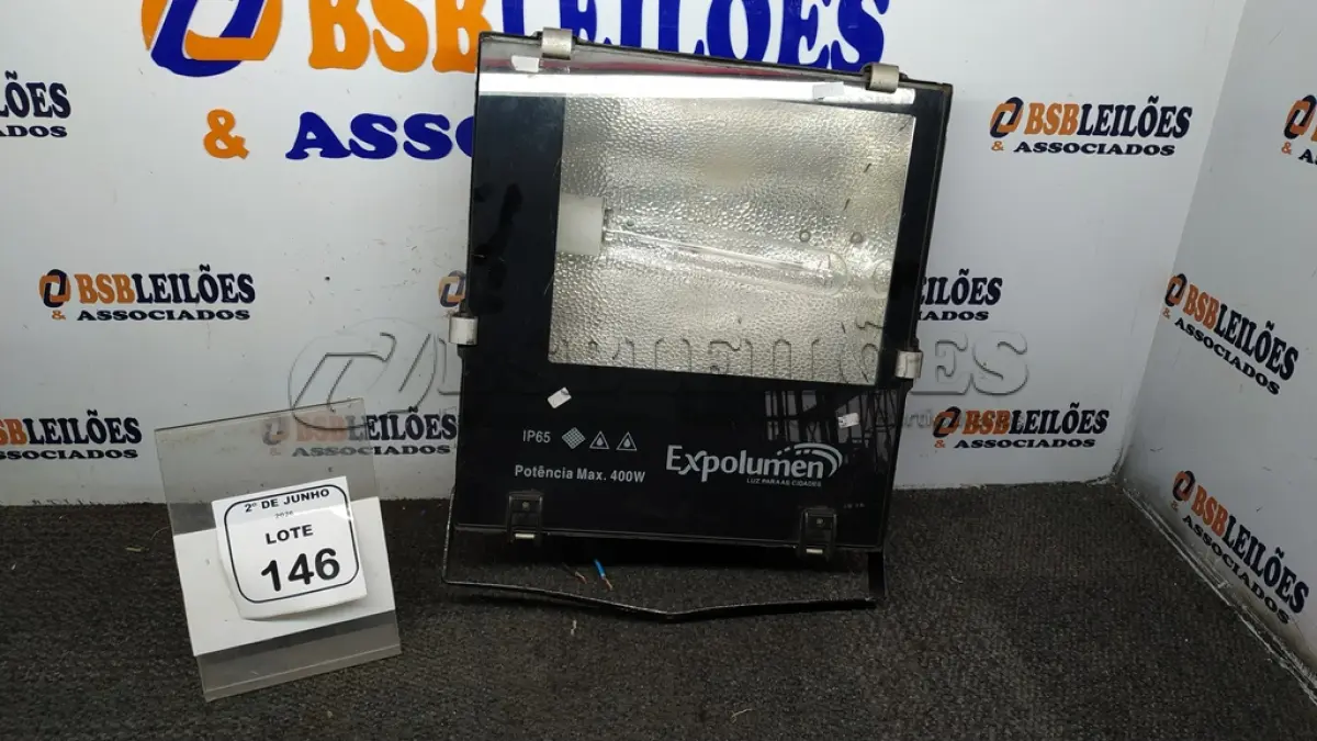 LOTE 146 - 01 REFLETOR 400W MARCA EXPOLUMEN. (NO ESTADO) ATENÇÃO! FAZER A VISITAÇÃO ANTES DE ARREMATAR, NÃO SABEMOS SE FUNCIONA, LEILÃO NÃO TEM GARANTIA E NEM DEVOLUÇÃO, SUJEITO A POSSÍVEIS AVARIAS VISÍVEIS/OCULTAS E/OU AUSÊNCIA DE COMPONENTES.