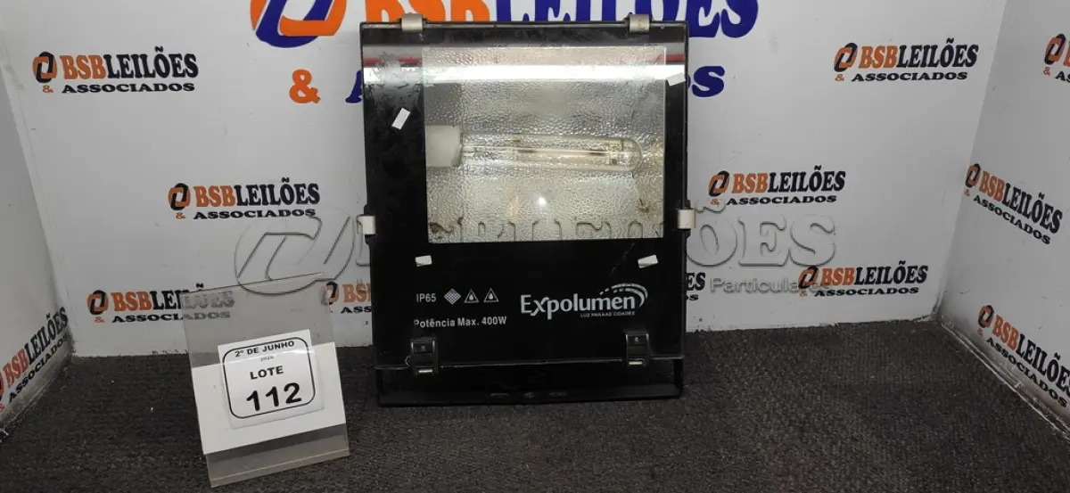 LOTE 112 - 01 REFLETOR 400W MARCA EXPOLUMEN. (NO ESTADO) ATENÇÃO! FAZER A VISITAÇÃO ANTES DE ARREMATAR, NÃO SABEMOS SE FUNCIONA, LEILÃO NÃO TEM GARANTIA E NEM DEVOLUÇÃO, SUJEITO A POSSÍVEIS AVARIAS VISÍVEIS/OCULTAS E/OU AUSÊNCIA DE COMPONENTES.