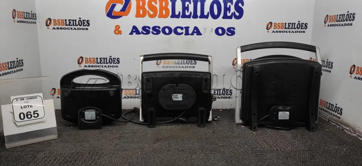 LOTE 065 - 03 CHAPAS GRILL DE MARCAS E MODELOS DIVERSOS. (NO ESTADO) ATENÇÃO! FAZER A VISITAÇÃO ANTES DE ARREMATAR, NÃO SABEMOS SE FUNCIONA, LEILÃO NÃO TEM GARANTIA E NEM DEVOLUÇÃO, SUJEITO A POSSÍVEIS AVARIAS VISÍVEIS/OCULTAS E/OU AUSÊNCIA DE COMPONENTES.