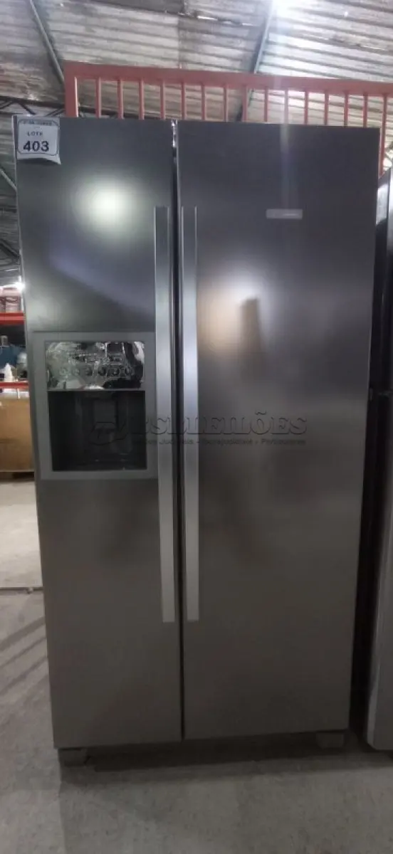 LOTE 403 - 01 GELADEIRA SIDE BI SIDE 504 LITROS 220V MARCA ELECTROLUX. (NO ESTADO) ATENÇÃO! FAZER A VISITAÇÃO ANTES DE ARREMATAR, NÃO SABEMOS SE FUNCIONA, LEILÃO NÃO TEM GARANTIA E NEM DEVOLUÇÃO, SUJEITO A POSSÍVEIS AVARIAS VISÍVEIS/OCULTAS E/OU AUSÊNCIA DE COMPONENTES.