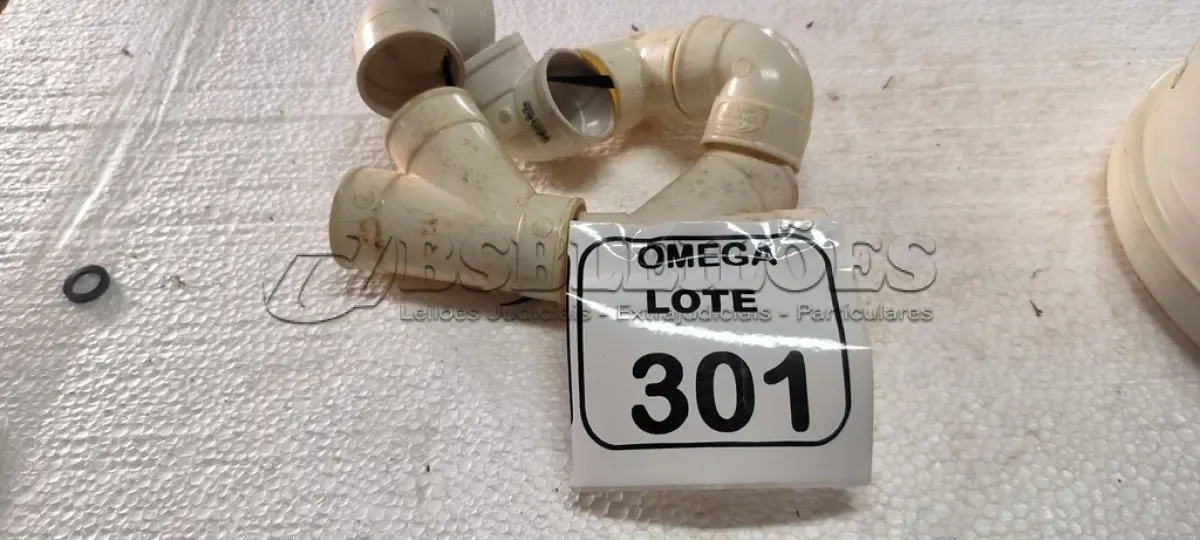 LOTE 301 - 04 JOELHOS 90º PVC SOLD. - Ø 40MM - ESGOTO. (NO ESTADO EM QUE SE ENCONTRA. SUJEITO A AVARIAS OCULTAS/VISÍVEIS.)