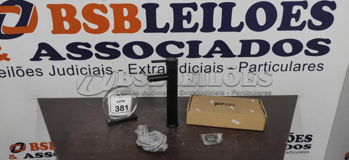 LOTE 381 - 01 TORNEIRA MISTURADOR MARCA PRIZI COM ACESSÓRIOS. (NO ESTADO) ATENÇÃO! FAZER A VISITAÇÃO ANTES DE ARREMATAR, NÃO SABEMOS SE FUNCIONA, LEILÃO NÃO TEM GARANTIA E NEM DEVOLUÇÃO, SUJEITO A POSSÍVEIS AVARIAS VISÍVEIS/OCULTAS E/OU AUSÊNCIA DE COMPONENTES.