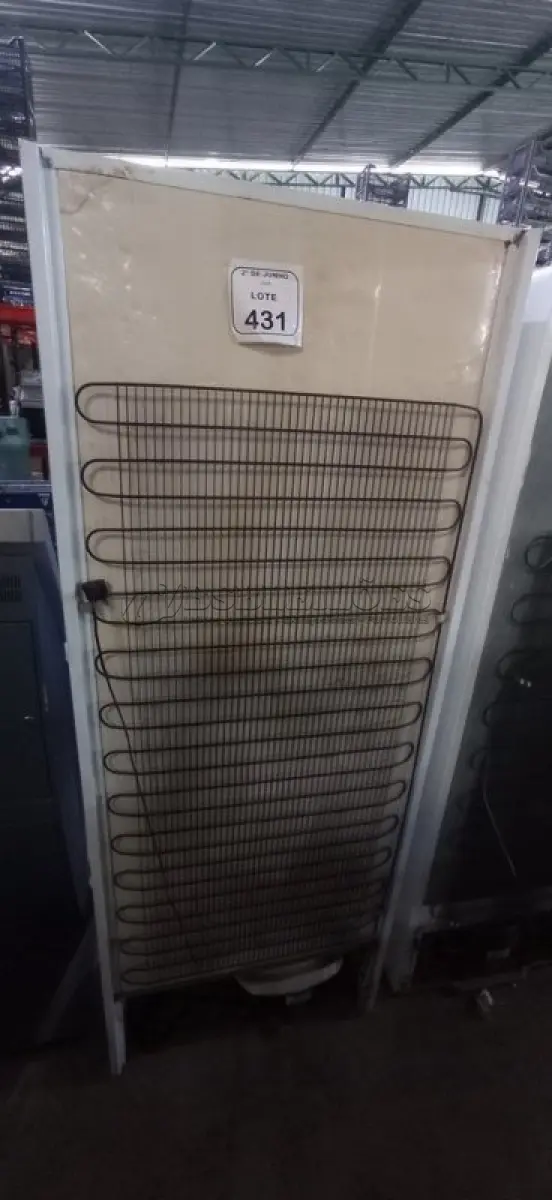 LOTE 431 - 01 GELADEIRA FROST FREE MODELO RFCT500 200V MARCA CONTINENTAL. (NO ESTADO) ATENÇÃO! FAZER A VISITAÇÃO ANTES DE ARREMATAR, NÃO SABEMOS SE FUNCIONA, LEILÃO NÃO TEM GARANTIA E NEM DEVOLUÇÃO, SUJEITO A POSSÍVEIS AVARIAS VISÍVEIS/OCULTAS E/OU AUSÊNCIA DE COMPONENTES.