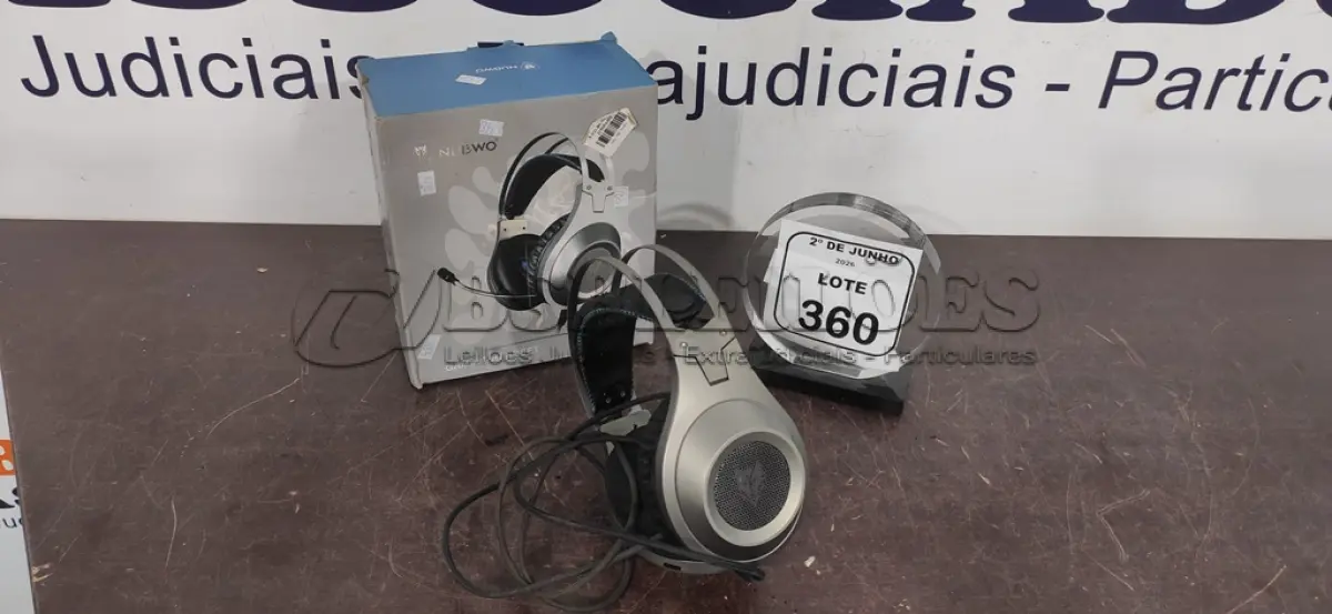 LOTE 360 - 01HEADSET GAMER COM MICROFONE MARCA NUBWO. (NO ESTADO) ATENÇÃO! FAZER A VISITAÇÃO ANTES DE ARREMATAR, NÃO SABEMOS SE FUNCIONA, LEILÃO NÃO TEM GARANTIA E NEM DEVOLUÇÃO, SUJEITO A POSSÍVEIS AVARIAS VISÍVEIS/OCULTAS E/OU AUSÊNCIA DE COMPONENTES.