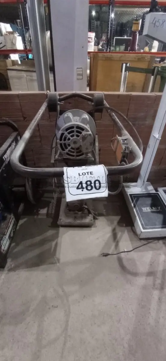 LOTE 480 - 01 COMPACTADOR DE ELÉTRICO MARCA WACKEP. (NO ESTADO) ATENÇÃO! FAZER A VISITAÇÃO ANTES DE ARREMATAR, NÃO SABEMOS SE FUNCIONA, LEILÃO NÃO TEM GARANTIA E NEM DEVOLUÇÃO, SUJEITO A POSSÍVEIS AVARIAS VISÍVEIS/OCULTAS E/OU AUSÊNCIA DE COMPONENTES.