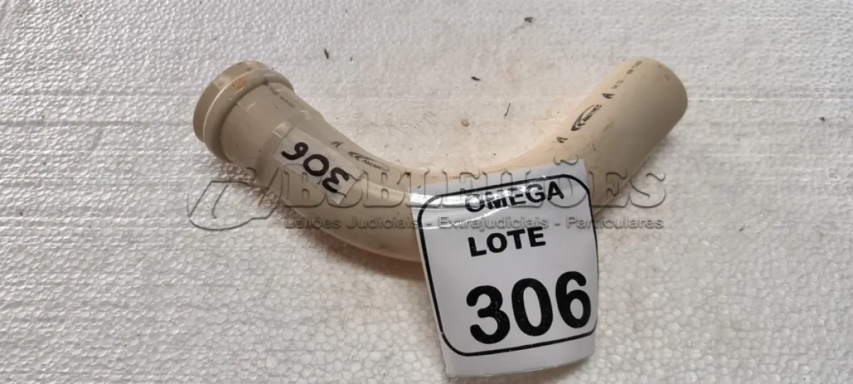 LOTE 306 - 01 CURVA LONGA 90º PVC SOLD. - Ø 50MM. (NO ESTADO EM QUE SE ENCONTRA. SUJEITO A AVARIAS OCULTAS/VISÍVEIS.)
