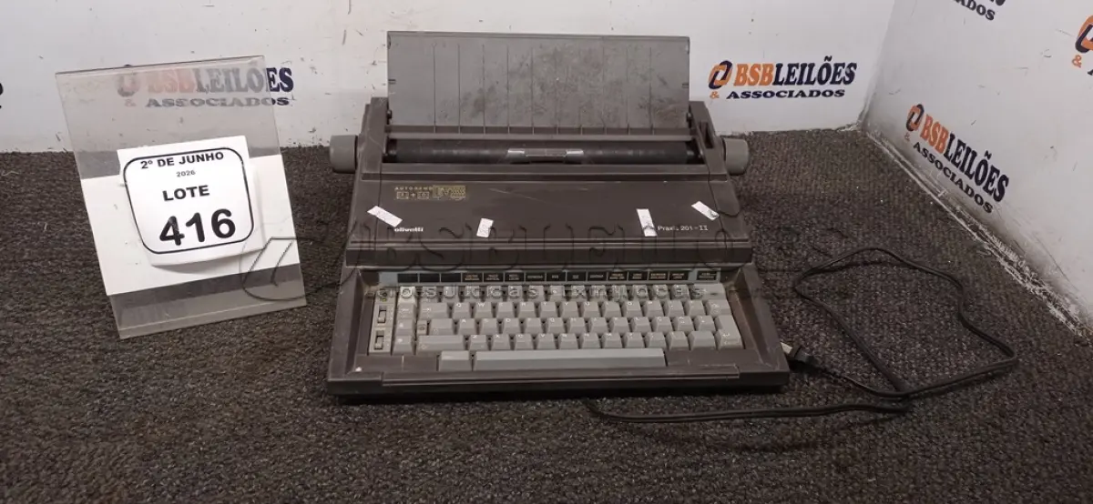 LOTE 416 - 01 MÁQUINA DE DATILOGRAFIA MODELO PRÁXIS 201-II MARCA OLIVETTI. (NO ESTADO) ATENÇÃO! FAZER A VISITAÇÃO ANTES DE ARREMATAR, NÃO SABEMOS SE FUNCIONA, LEILÃO NÃO TEM GARANTIA E NEM DEVOLUÇÃO, SUJEITO A POSSÍVEIS AVARIAS VISÍVEIS/OCULTAS E/OU AUSÊNCIA DE COMPONENTES.