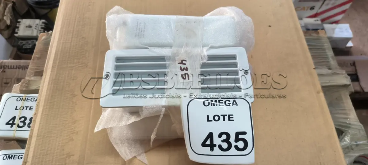 LOTE 435 - 04 LUMINÁRIAS DE EMBUTIR PARA ÁREAS MOLHADA 15 CM. (NO ESTADO EM QUE SE ENCONTRA. SUJEITO A AVARIAS OCULTAS/VISÍVEIS.)