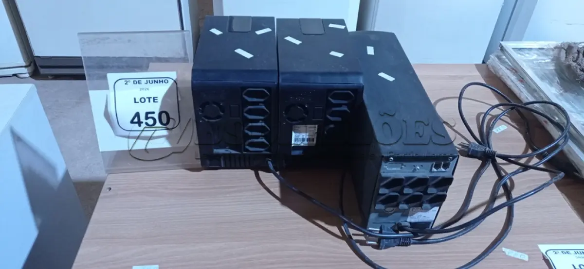 LOTE 450 - 03 NOBREAKS DE 600VA DE MARCAS DIVERSAS. (NO ESTADO) ATENÇÃO! FAZER A VISITAÇÃO ANTES DE ARREMATAR, NÃO SABEMOS SE FUNCIONA, LEILÃO NÃO TEM GARANTIA E NEM DEVOLUÇÃO, SUJEITO A POSSÍVEIS AVARIAS VISÍVEIS/OCULTAS E/OU AUSÊNCIA DE COMPONENTES.