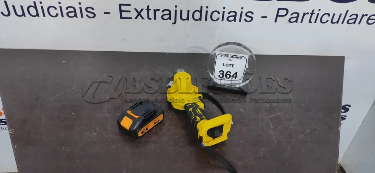 LOTE 364 - 01 MINI SERRA ELÉTRICA MARCA BOMVINK. (NO ESTADO) ATENÇÃO! FAZER A VISITAÇÃO ANTES DE ARREMATAR, NÃO SABEMOS SE FUNCIONA, LEILÃO NÃO TEM GARANTIA E NEM DEVOLUÇÃO, SUJEITO A POSSÍVEIS AVARIAS VISÍVEIS/OCULTAS E/OU AUSÊNCIA DE COMPONENTES.