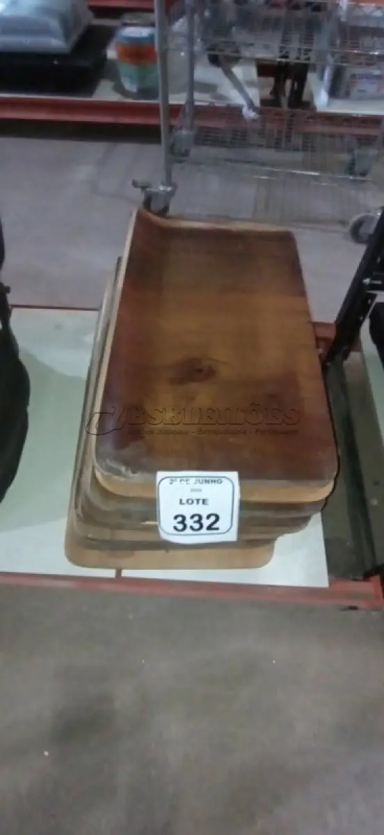LOTE 332 - 20 PLACAS DE MADEIRA. (NO ESTADO) ATENÇÃO! FAZER A VISITAÇÃO ANTES DE ARREMATAR, NÃO SABEMOS SE FUNCIONA, LEILÃO NÃO TEM GARANTIA E NEM DEVOLUÇÃO, SUJEITO A POSSÍVEIS AVARIAS VISÍVEIS/OCULTAS E/OU AUSÊNCIA DE COMPONENTES.