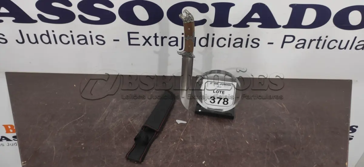 LOTE 378 - 01 FACA CABEÇA DE ONÇA COM CABO EM MADEIRA E LÂMINA EM AÇO INOX. (NO ESTADO) ATENÇÃO! FAZER A VISITAÇÃO ANTES DE ARREMATAR, NÃO SABEMOS SE FUNCIONA, LEILÃO NÃO TEM GARANTIA E NEM DEVOLUÇÃO, SUJEITO A POSSÍVEIS AVARIAS VISÍVEIS/OCULTAS E/OU AUSÊNCIA DE COMPONENTES.