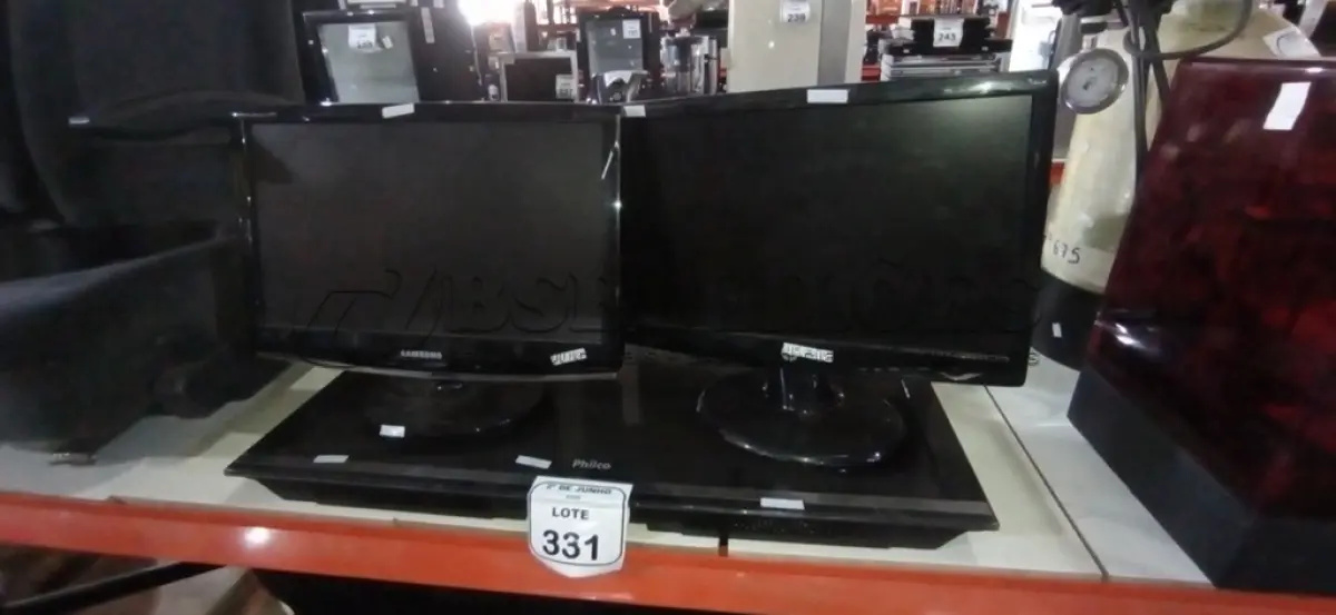 LOTE 331 - 01 TV 32’’ MARCA PHILCO E 04 MONITORES DE MARCAS E MODELOS DIVERSOS. (NO ESTADO) ATENÇÃO! FAZER A VISITAÇÃO ANTES DE ARREMATAR, NÃO SABEMOS SE FUNCIONA, LEILÃO NÃO TEM GARANTIA E NEM DEVOLUÇÃO, SUJEITO A POSSÍVEIS AVARIAS VISÍVEIS/OCULTAS E/OU AUSÊNCIA DE COMPONENTES.