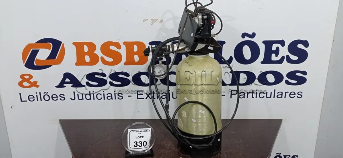 LOTE 330 - 01 TANQUE DE PRESSÃO AMACIADOR DE ÁGUA. (NO ESTADO) ATENÇÃO! FAZER A VISITAÇÃO ANTES DE ARREMATAR, NÃO SABEMOS SE FUNCIONA, LEILÃO NÃO TEM GARANTIA E NEM DEVOLUÇÃO, SUJEITO A POSSÍVEIS AVARIAS VISÍVEIS/OCULTAS E/OU AUSÊNCIA DE COMPONENTES.