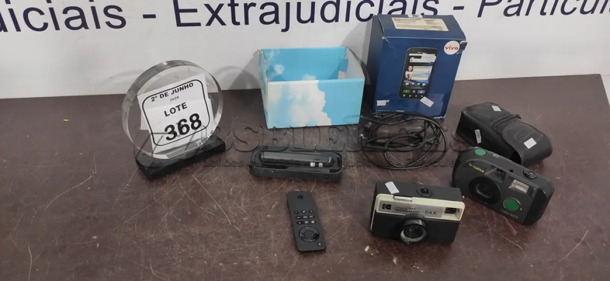 LOTE 368 - 01 BASE MULTIMIDIA ATRIX MARCA MOTOROLA E 02 CÂMERAS FOTOGRÁFICAS MODELO ANTIGO. (NO ESTADO) ATENÇÃO! FAZER A VISITAÇÃO ANTES DE ARREMATAR, NÃO SABEMOS SE FUNCIONA, LEILÃO NÃO TEM GARANTIA E NEM DEVOLUÇÃO, SUJEITO A POSSÍVEIS AVARIAS VISÍVEIS/OCULTAS E/OU AUSÊNCIA DE COMPONENTES.