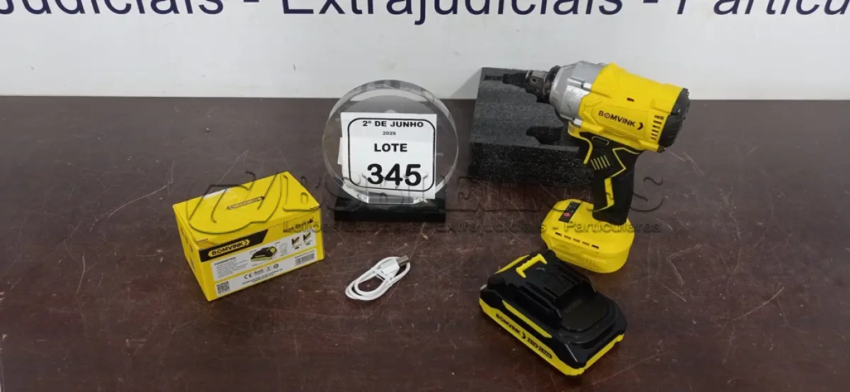 LOTE 345 - 01 CHAVE IMPACTO 21V COM CARREGADOR USB MARCA BOMVINK (NOVO). (NO ESTADO) ATENÇÃO! FAZER A VISITAÇÃO ANTES DE ARREMATAR, NÃO SABEMOS SE FUNCIONA, LEILÃO NÃO TEM GARANTIA E NEM DEVOLUÇÃO, SUJEITO A POSSÍVEIS AVARIAS VISÍVEIS/OCULTAS E/OU AUSÊNCIA DE COMPONENTES.