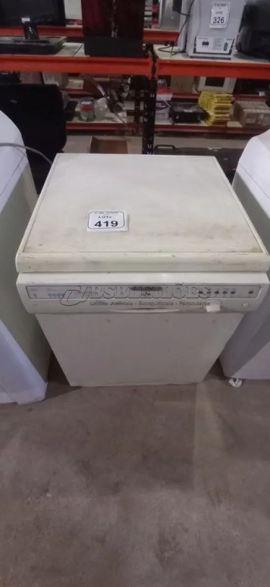 LOTE 419 - 01 LAVA LOUÇA 220V MARCA BRASTEMP. (NO ESTADO) ATENÇÃO! FAZER A VISITAÇÃO ANTES DE ARREMATAR, NÃO SABEMOS SE FUNCIONA, LEILÃO NÃO TEM GARANTIA E NEM DEVOLUÇÃO, SUJEITO A POSSÍVEIS AVARIAS VISÍVEIS/OCULTAS E/OU AUSÊNCIA DE COMPONENTES.