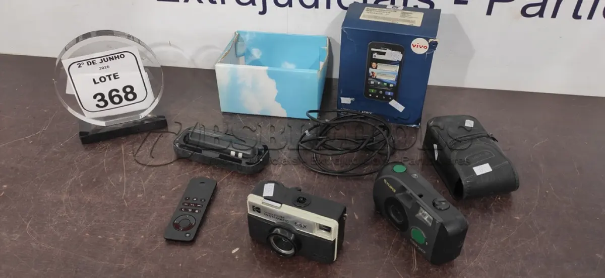 LOTE 368 - 01 BASE MULTIMIDIA ATRIX MARCA MOTOROLA E 02 CÂMERAS FOTOGRÁFICAS MODELO ANTIGO. (NO ESTADO) ATENÇÃO! FAZER A VISITAÇÃO ANTES DE ARREMATAR, NÃO SABEMOS SE FUNCIONA, LEILÃO NÃO TEM GARANTIA E NEM DEVOLUÇÃO, SUJEITO A POSSÍVEIS AVARIAS VISÍVEIS/OCULTAS E/OU AUSÊNCIA DE COMPONENTES.