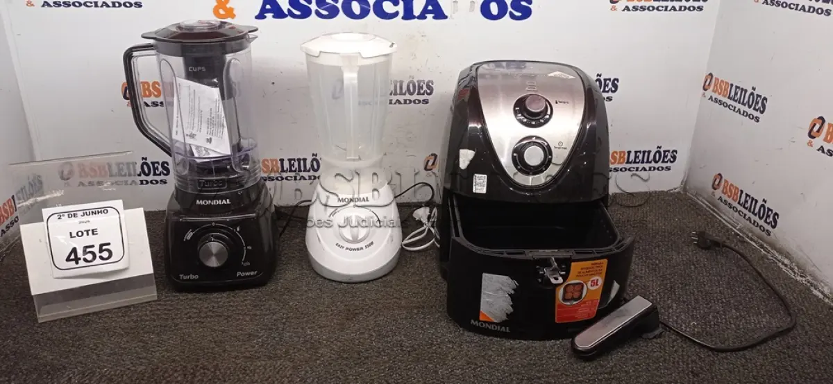 LOTE 455 - 01 AIR FRYER 4L 220V MARCA ELECTROLUX E 02 LIQUIDIFICADORES 220V MARCA MONDIAL. (NO ESTADO) ATENÇÃO! FAZER A VISITAÇÃO ANTES DE ARREMATAR, NÃO SABEMOS SE FUNCIONA, LEILÃO NÃO TEM GARANTIA E NEM DEVOLUÇÃO, SUJEITO A POSSÍVEIS AVARIAS VISÍVEIS/OCULTAS E/OU AUSÊNCIA DE COMPONENTES.
