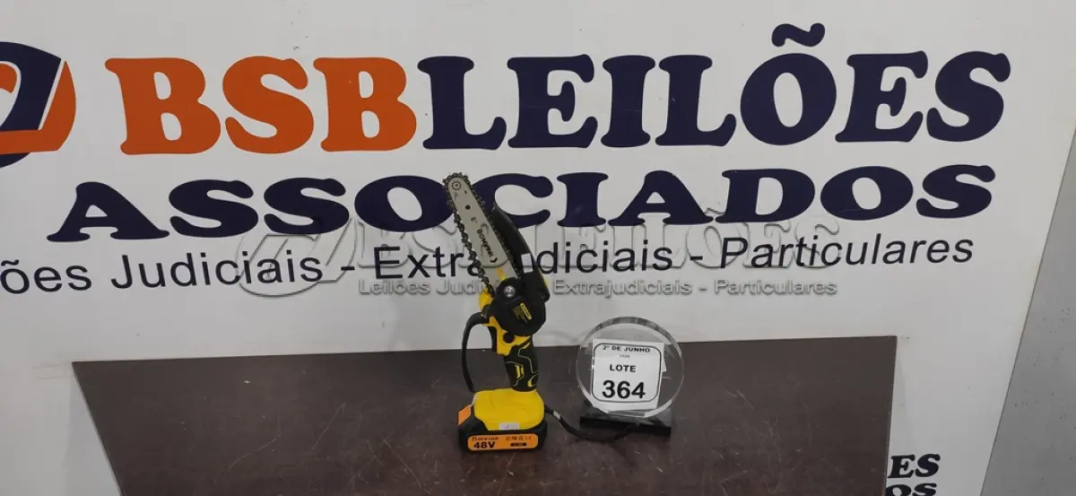 LOTE 364 - 01 MINI SERRA ELÉTRICA MARCA BOMVINK. (NO ESTADO) ATENÇÃO! FAZER A VISITAÇÃO ANTES DE ARREMATAR, NÃO SABEMOS SE FUNCIONA, LEILÃO NÃO TEM GARANTIA E NEM DEVOLUÇÃO, SUJEITO A POSSÍVEIS AVARIAS VISÍVEIS/OCULTAS E/OU AUSÊNCIA DE COMPONENTES.