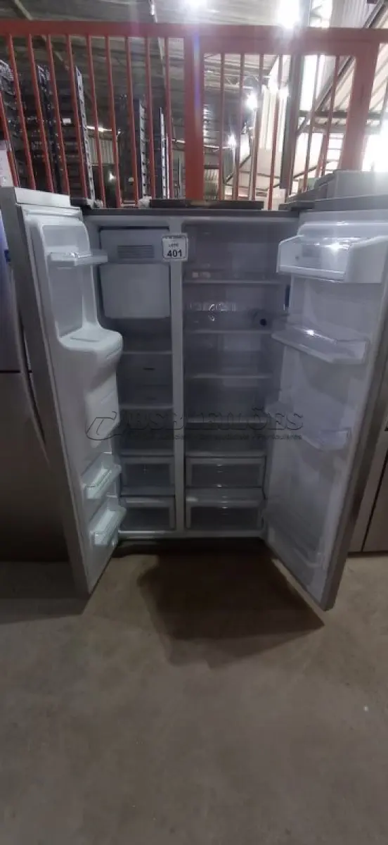 LOTE 401 - 01 REFRIGERADOR 551L MODELO RS50N3413S8 MARCA SAMSUNG. (NO ESTADO) ATENÇÃO! FAZER A VISITAÇÃO ANTES DE ARREMATAR, NÃO SABEMOS SE FUNCIONA, LEILÃO NÃO TEM GARANTIA E NEM DEVOLUÇÃO, SUJEITO A POSSÍVEIS AVARIAS VISÍVEIS/OCULTAS E/OU AUSÊNCIA DE COMPONENTES.