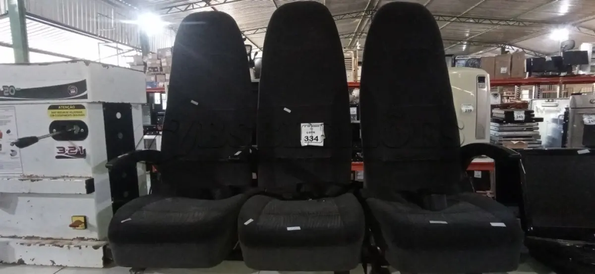 LOTE 334 - 03 BANCOS AUTOMOTIVOS COM ENCOSTO ALTO. (NO ESTADO) ATENÇÃO! FAZER A VISITAÇÃO ANTES DE ARREMATAR, NÃO SABEMOS SE FUNCIONA, LEILÃO NÃO TEM GARANTIA E NEM DEVOLUÇÃO, SUJEITO A POSSÍVEIS AVARIAS VISÍVEIS/OCULTAS E/OU AUSÊNCIA DE COMPONENTES.