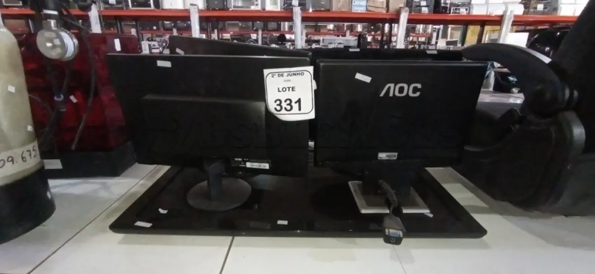LOTE 331 - 01 TV 32’’ MARCA PHILCO E 04 MONITORES DE MARCAS E MODELOS DIVERSOS. (NO ESTADO) ATENÇÃO! FAZER A VISITAÇÃO ANTES DE ARREMATAR, NÃO SABEMOS SE FUNCIONA, LEILÃO NÃO TEM GARANTIA E NEM DEVOLUÇÃO, SUJEITO A POSSÍVEIS AVARIAS VISÍVEIS/OCULTAS E/OU AUSÊNCIA DE COMPONENTES.