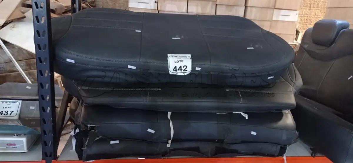 LOTE 442 - 02 ASSENTOS COM ENCOSTOS DE CARRO. (NO ESTADO) ATENÇÃO! FAZER A VISITAÇÃO ANTES DE ARREMATAR, NÃO SABEMOS SE FUNCIONA, LEILÃO NÃO TEM GARANTIA E NEM DEVOLUÇÃO, SUJEITO A POSSÍVEIS AVARIAS VISÍVEIS/OCULTAS E/OU AUSÊNCIA DE COMPONENTES.