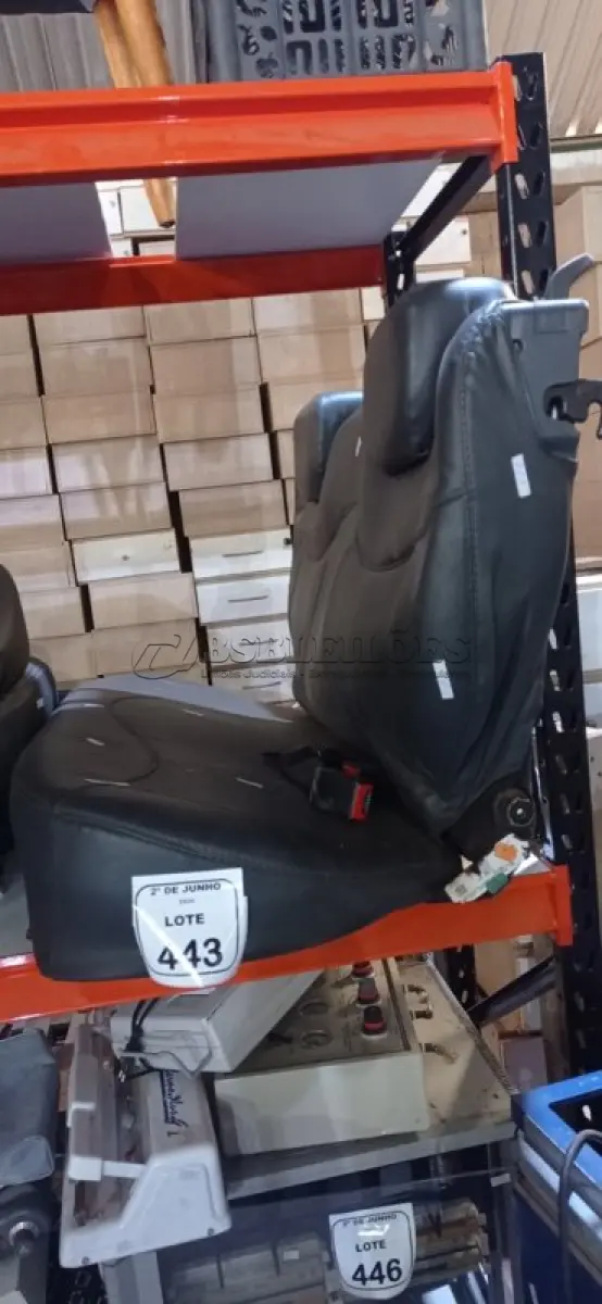 LOTE 443 - 01 ASSENTO COM ENCOSTO PARA CARROS. (NO ESTADO) ATENÇÃO! FAZER A VISITAÇÃO ANTES DE ARREMATAR, NÃO SABEMOS SE FUNCIONA, LEILÃO NÃO TEM GARANTIA E NEM DEVOLUÇÃO, SUJEITO A POSSÍVEIS AVARIAS VISÍVEIS/OCULTAS E/OU AUSÊNCIA DE COMPONENTES.