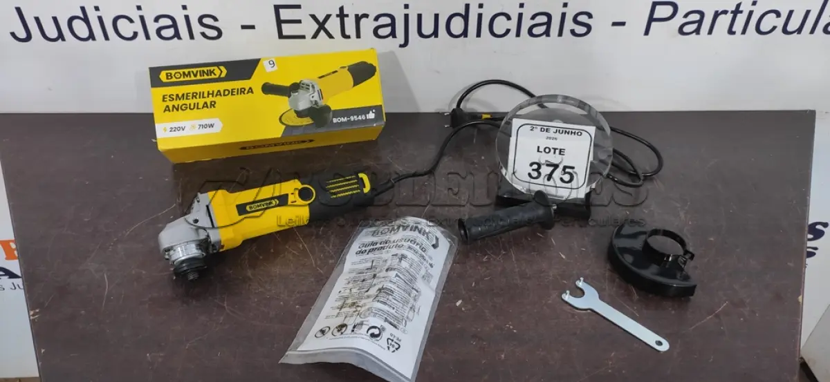 LOTE 375 - 01 ESMERILHADEIRA ANGULAR 220V (NOVO). (NO ESTADO) ATENÇÃO! FAZER A VISITAÇÃO ANTES DE ARREMATAR, NÃO SABEMOS SE FUNCIONA, LEILÃO NÃO TEM GARANTIA E NEM DEVOLUÇÃO, SUJEITO A POSSÍVEIS AVARIAS VISÍVEIS/OCULTAS E/OU AUSÊNCIA DE COMPONENTES.