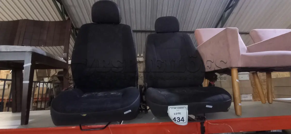 LOTE 434 - 02 ASSENTOS DE CARRO COM ENCOSTO ALTO. (NO ESTADO) ATENÇÃO! FAZER A VISITAÇÃO ANTES DE ARREMATAR, NÃO SABEMOS SE FUNCIONA, LEILÃO NÃO TEM GARANTIA E NEM DEVOLUÇÃO, SUJEITO A POSSÍVEIS AVARIAS VISÍVEIS/OCULTAS E/OU AUSÊNCIA DE COMPONENTES.