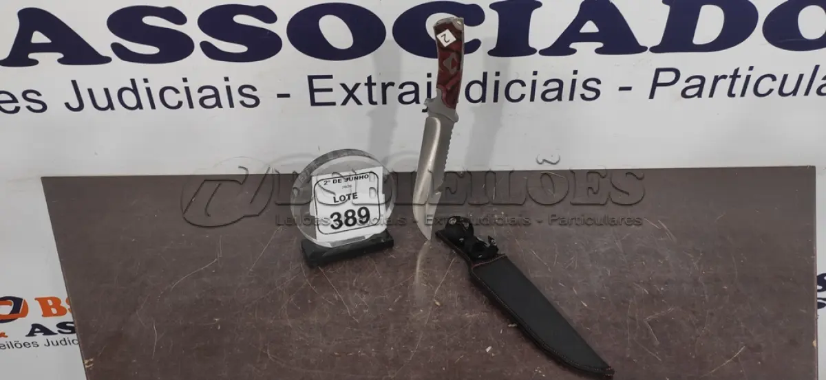 LOTE 389 - 01 FACA EM AÇO INOX 36CM CABO DE MADEIRA E BAINHA EM NYLON (NOVO). (NO ESTADO) ATENÇÃO! FAZER A VISITAÇÃO ANTES DE ARREMATAR, NÃO SABEMOS SE FUNCIONA, LEILÃO NÃO TEM GARANTIA E NEM DEVOLUÇÃO, SUJEITO A POSSÍVEIS AVARIAS VISÍVEIS/OCULTAS E/OU AUSÊNCIA DE COMPONENTES.