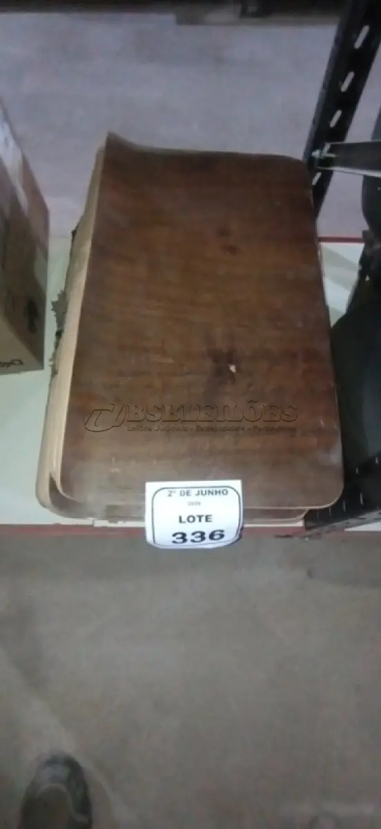 LOTE 336 - 20 PLACAS DE MADEIRA. (NO ESTADO) ATENÇÃO! FAZER A VISITAÇÃO ANTES DE ARREMATAR, NÃO SABEMOS SE FUNCIONA, LEILÃO NÃO TEM GARANTIA E NEM DEVOLUÇÃO, SUJEITO A POSSÍVEIS AVARIAS VISÍVEIS/OCULTAS E/OU AUSÊNCIA DE COMPONENTES.