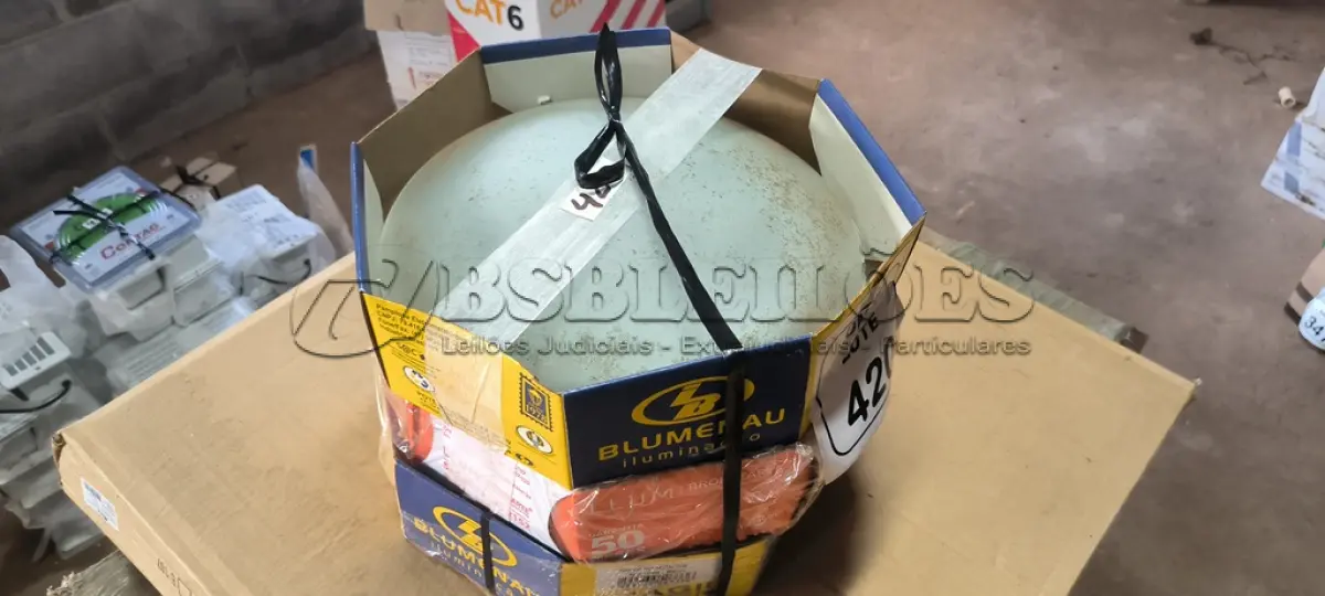 LOTE 420 - 03 LUMINÁRIAS PLAFON DE SOBREPOR Ø30CM. (NO ESTADO EM QUE SE ENCONTRA. SUJEITO A AVARIAS OCULTAS/VISÍVEIS.)