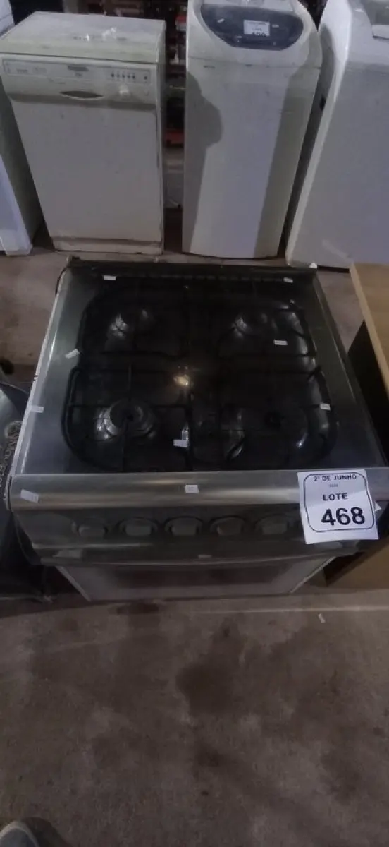 LOTE 468 - 01 FOGÃO 04 BOCAS COM FORNO. (NO ESTADO) ATENÇÃO! FAZER A VISITAÇÃO ANTES DE ARREMATAR, NÃO SABEMOS SE FUNCIONA, LEILÃO NÃO TEM GARANTIA E NEM DEVOLUÇÃO, SUJEITO A POSSÍVEIS AVARIAS VISÍVEIS/OCULTAS E/OU AUSÊNCIA DE COMPONENTES.