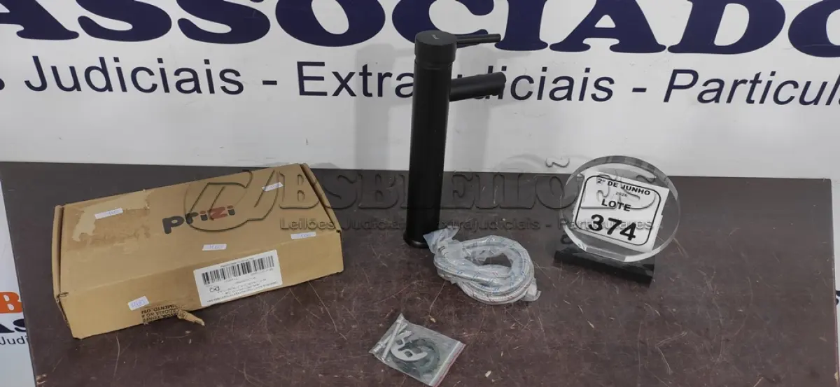 LOTE 374 - 01 TORNEIRA MISTURADOR MARCA PRIZI COM ACESSÓRIOS. (NO ESTADO) ATENÇÃO! FAZER A VISITAÇÃO ANTES DE ARREMATAR, NÃO SABEMOS SE FUNCIONA, LEILÃO NÃO TEM GARANTIA E NEM DEVOLUÇÃO, SUJEITO A POSSÍVEIS AVARIAS VISÍVEIS/OCULTAS E/OU AUSÊNCIA DE COMPONENTES.