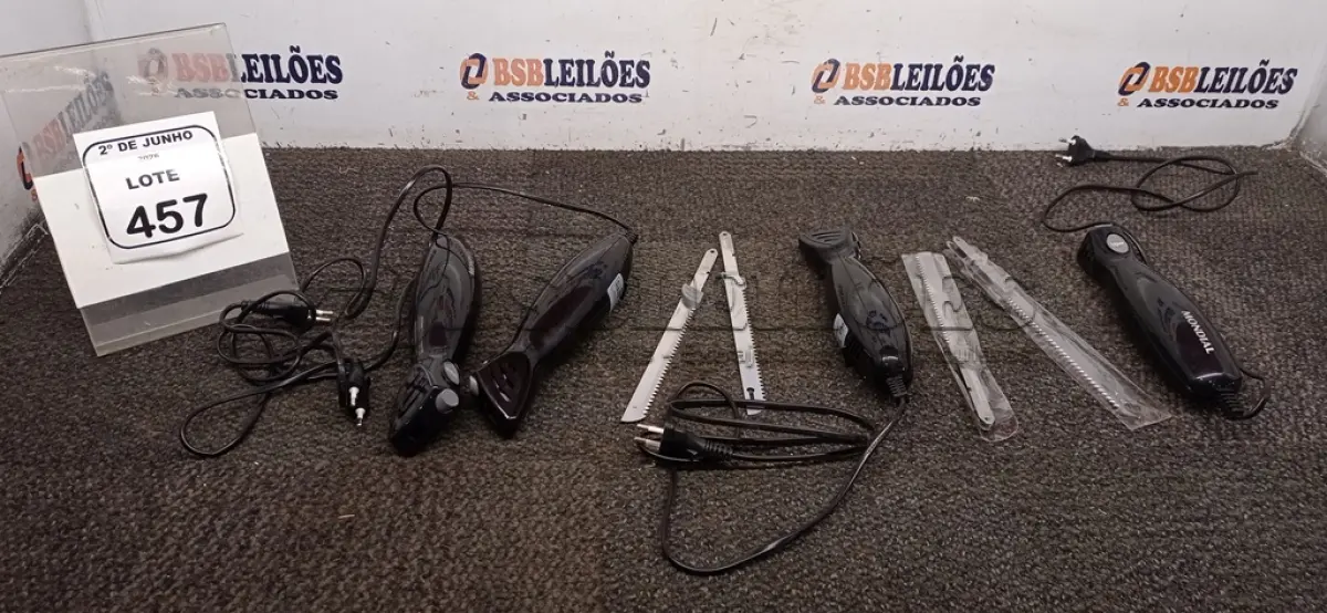 LOTE 457 - 04 FACAS ELÉTRICAS 220V MARCA MONDIAL. (NO ESTADO) ATENÇÃO! FAZER A VISITAÇÃO ANTES DE ARREMATAR, NÃO SABEMOS SE FUNCIONA, LEILÃO NÃO TEM GARANTIA E NEM DEVOLUÇÃO, SUJEITO A POSSÍVEIS AVARIAS VISÍVEIS/OCULTAS E/OU AUSÊNCIA DE COMPONENTES.
