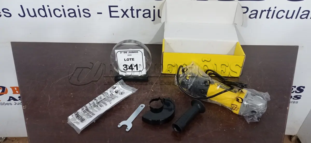 LOTE 341 - 01 ESMERILHADEIRA ANGULAR 220V (NOVO). (NO ESTADO) ATENÇÃO! FAZER A VISITAÇÃO ANTES DE ARREMATAR, NÃO SABEMOS SE FUNCIONA, LEILÃO NÃO TEM GARANTIA E NEM DEVOLUÇÃO, SUJEITO A POSSÍVEIS AVARIAS VISÍVEIS/OCULTAS E/OU AUSÊNCIA DE COMPONENTES.