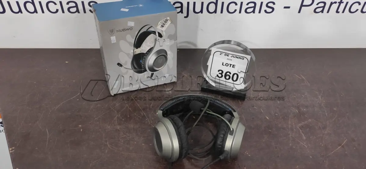LOTE 360 - 01HEADSET GAMER COM MICROFONE MARCA NUBWO. (NO ESTADO) ATENÇÃO! FAZER A VISITAÇÃO ANTES DE ARREMATAR, NÃO SABEMOS SE FUNCIONA, LEILÃO NÃO TEM GARANTIA E NEM DEVOLUÇÃO, SUJEITO A POSSÍVEIS AVARIAS VISÍVEIS/OCULTAS E/OU AUSÊNCIA DE COMPONENTES.
