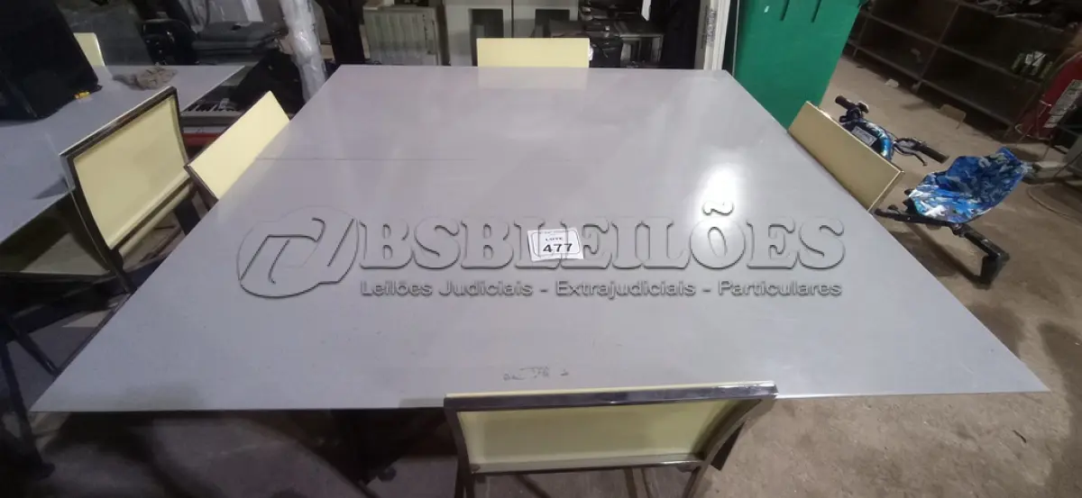 LOTE 477 - 01 MESA COM BASE DE FERRO E TAMPO EM PORCELANATO 04 CADEIRAS. (NO ESTADO) ATENÇÃO! FAZER A VISITAÇÃO ANTES DE ARREMATAR, NÃO SABEMOS SE FUNCIONA, LEILÃO NÃO TEM GARANTIA E NEM DEVOLUÇÃO, SUJEITO A POSSÍVEIS AVARIAS VISÍVEIS/OCULTAS E/OU AUSÊNCIA DE COMPONENTES.